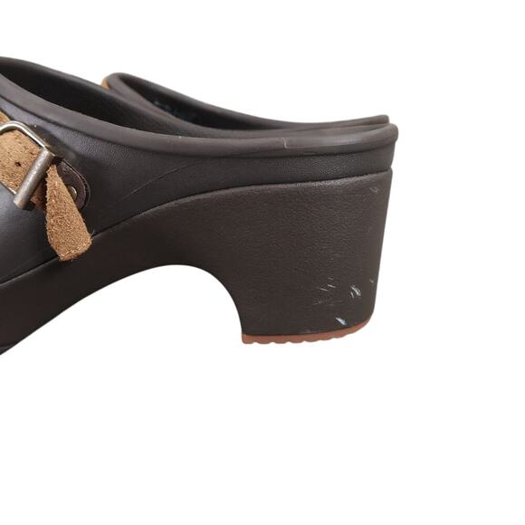 Crocs Shoe Women 9 Clog Slip On Comfort Fashion Rubber Leather Strap Brown Sarah - Picture 5 of 16